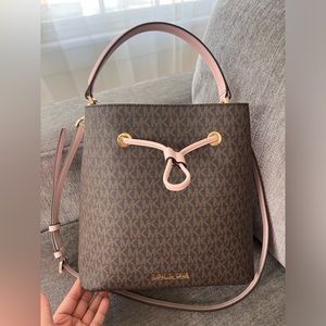 Michael Kors Suri Bucket Bag